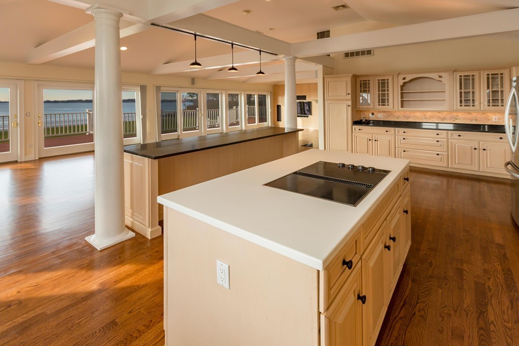 42 Neptune Street Beverly, MA 01915 - Photo 3 of 19