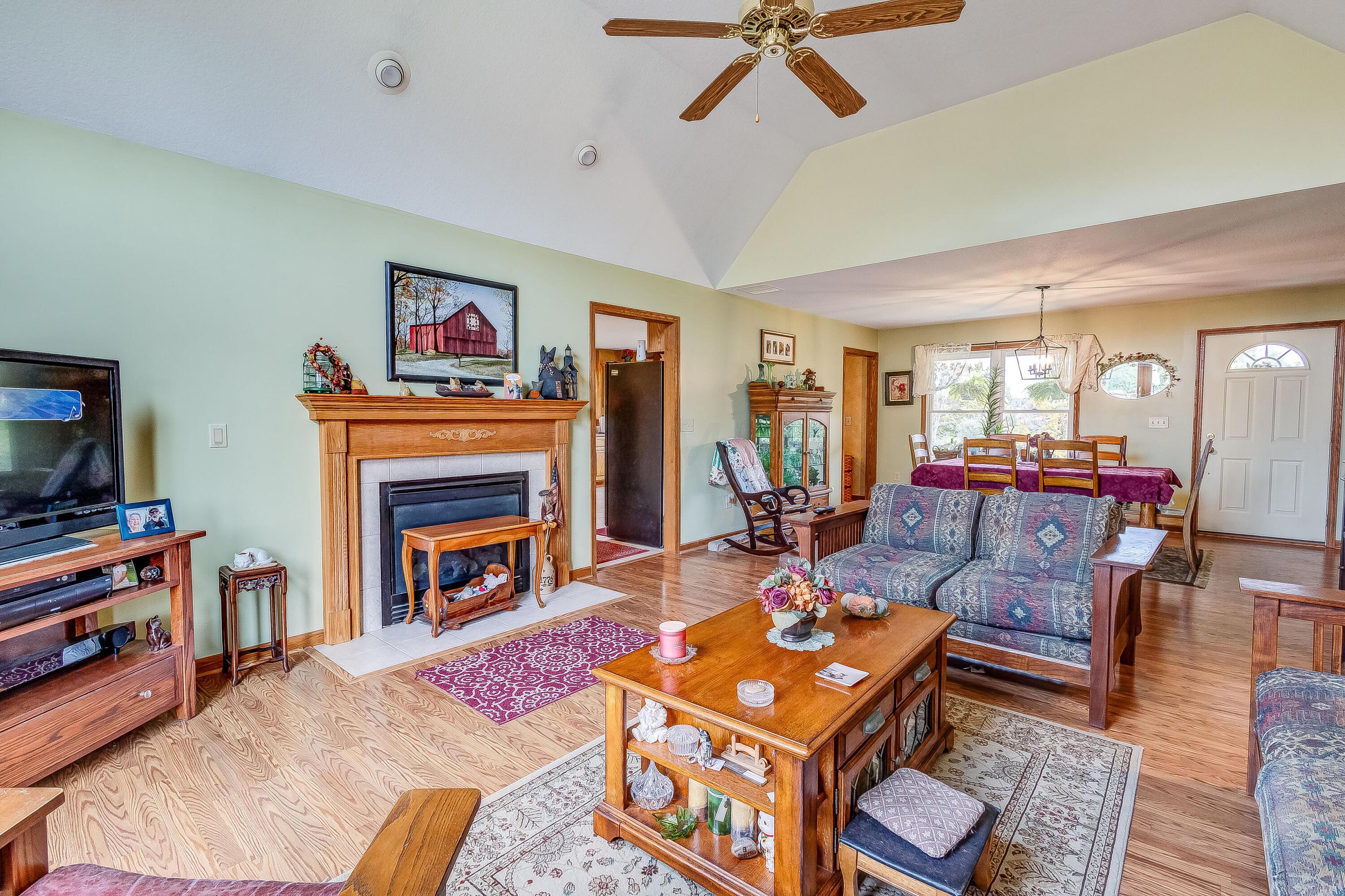 11339 Cochran Road Mount Vernon, OH 43050 - Photo 7 of 41 1-17