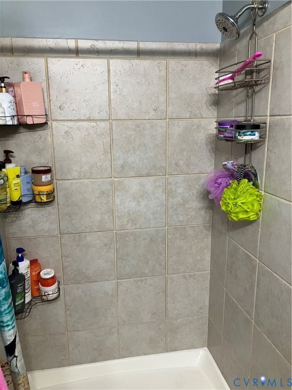 7608 Portadown Court, Unit 2602 Henrico, VA 23228 - Photo 27 of 37 a bathroom with a shower