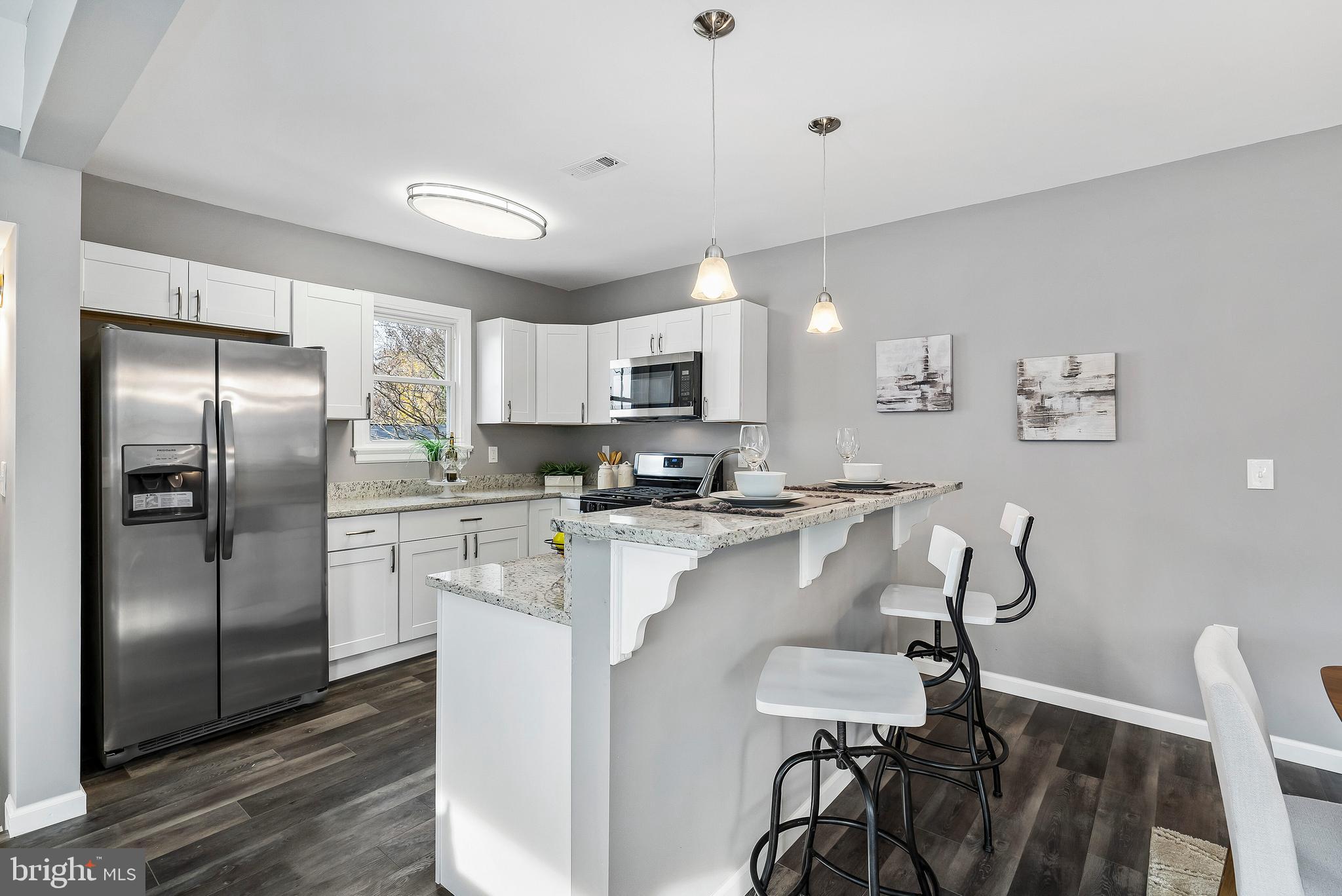 5531 Ashbourne Road Baltimore, MD 21227 - Photo 16 of 49 Beautiful Breakfast Bar - Great For Entertaining