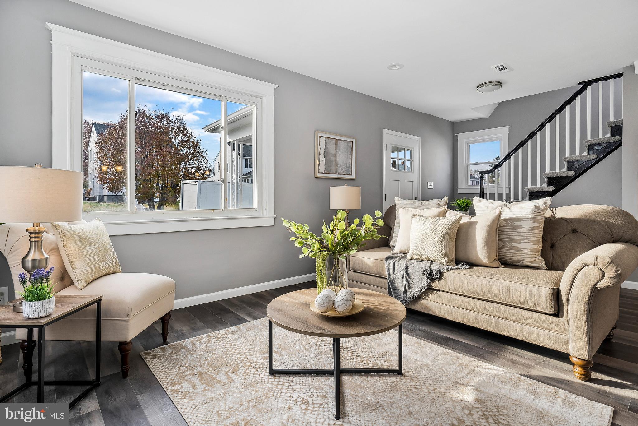 5531 Ashbourne Road Baltimore, MD 21227 - Photo 3 of 49 Beautiful Natural lighting - Living Room