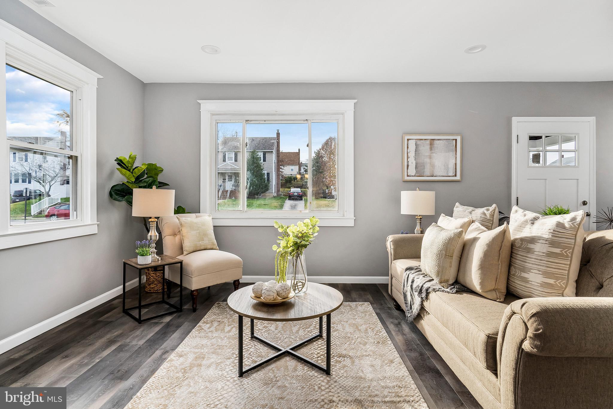 5531 Ashbourne Road Baltimore, MD 21227 - Photo 5 of 49 Living Room