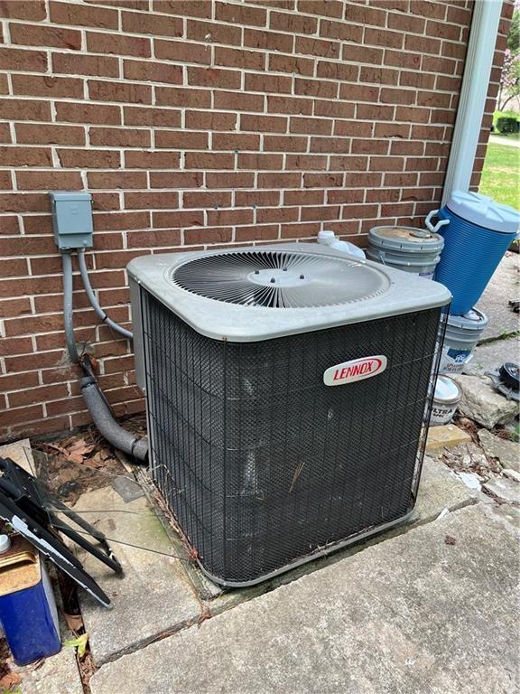 4050 Welcome All Terrace Atlanta, GA 30349 - Photo 10 of 10 a bathroom with a sink and a stove