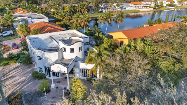 a view of entryway and hall