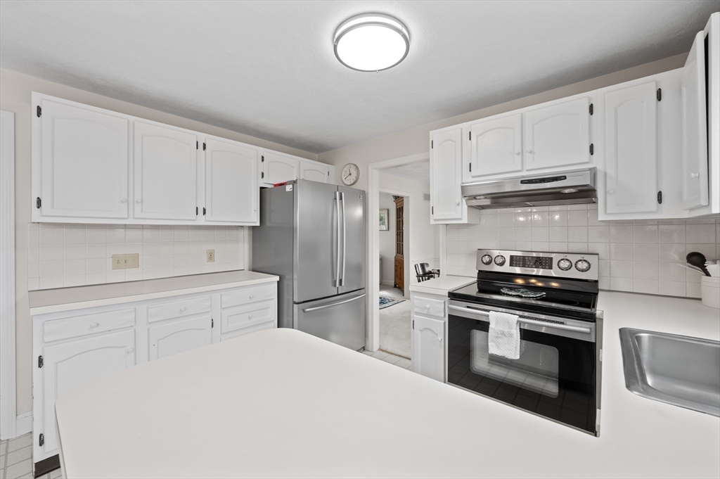 12 Red Coat Road Shrewsbury, MA 01545 - Photo 12 of 42 Gallery Image 12
