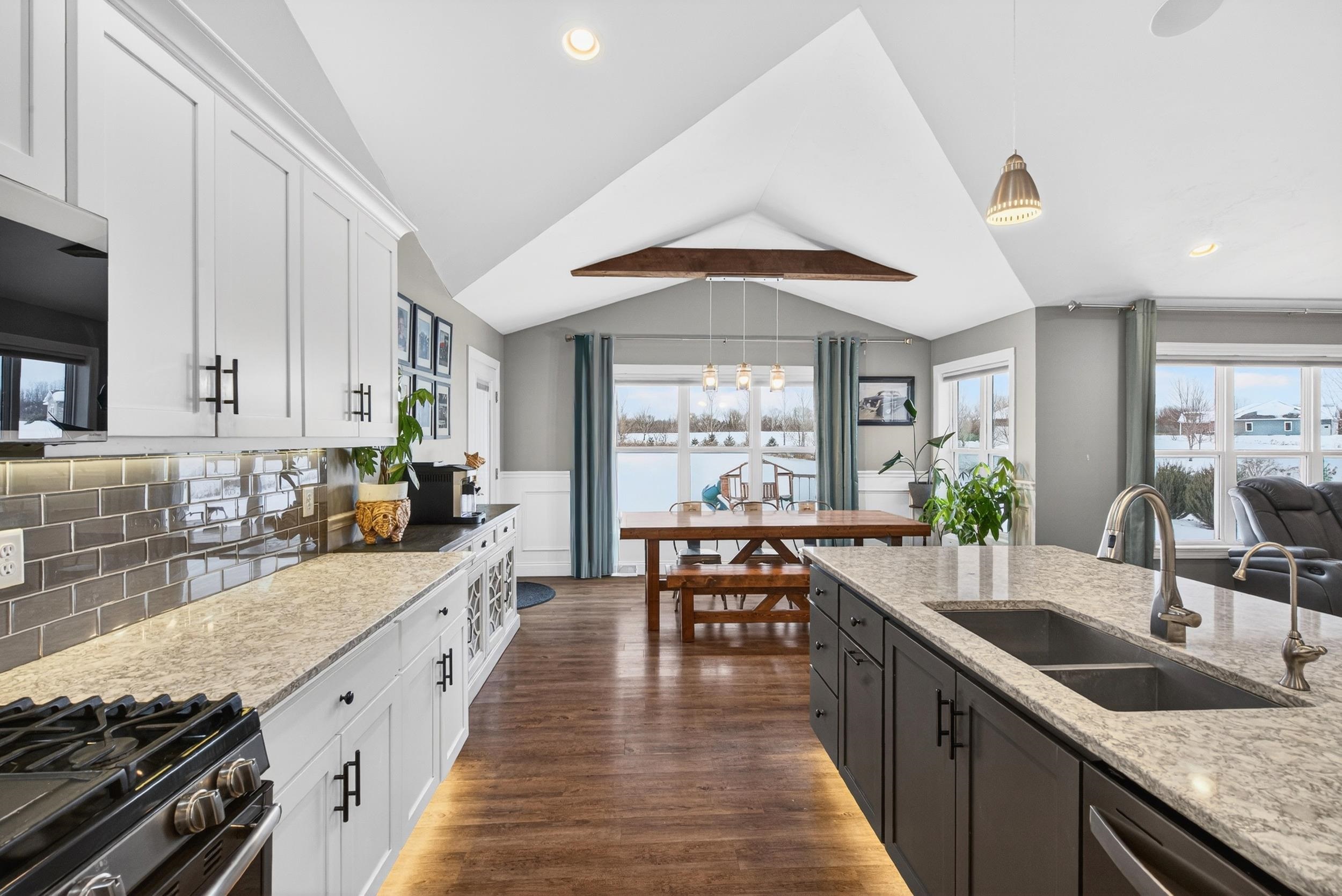 2226 Laddie Trail De Pere, WI 54115 - Photo 5 of 66