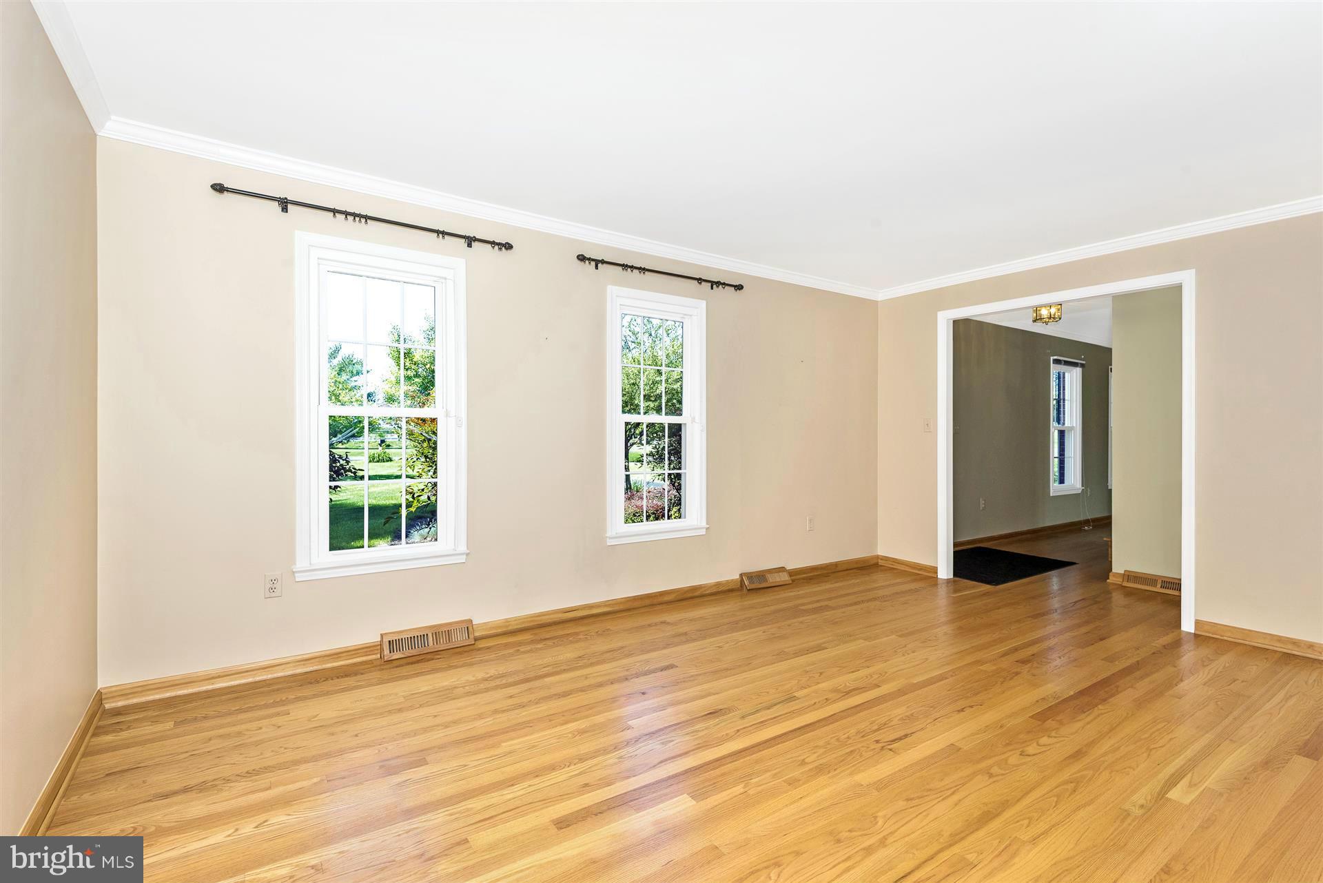 5695 Linton Road Sykesville, MD 21784 - Photo 22 of 30 Living Room