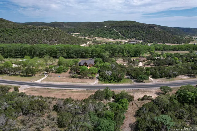 $1,000,000 | 6501 Highway 83, Leakey, TX 78873