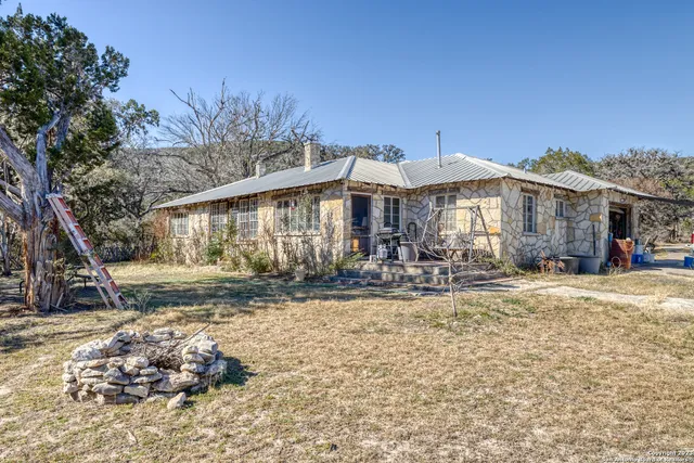 $1,000,000 | 6501 Highway 83, Leakey, TX 78873