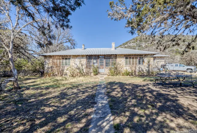 $1,000,000 | 6501 Highway 83, Leakey, TX 78873