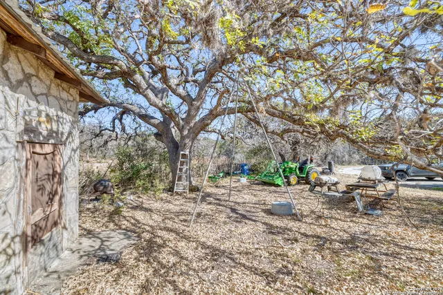$1,000,000 | 6501 Highway 83, Leakey, TX 78873
