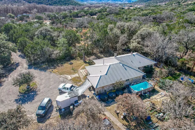 $1,000,000 | 6501 Highway 83, Leakey, TX 78873