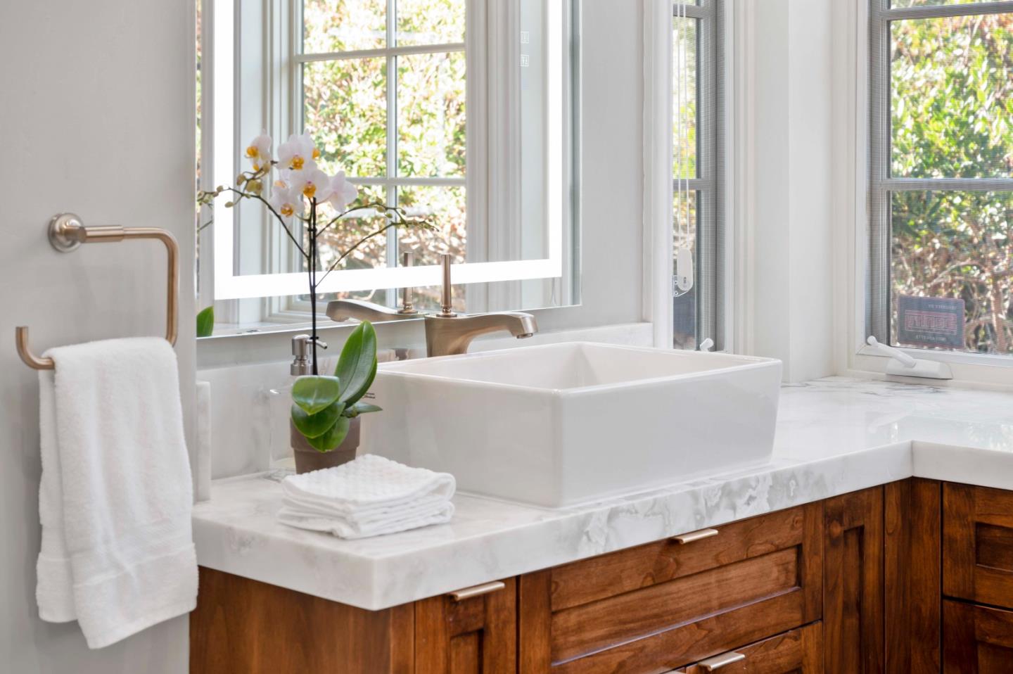 700 Tesoro Road Monterey, CA 93940 - Photo 13 of 47 a white bath tub sitting next to a white sink