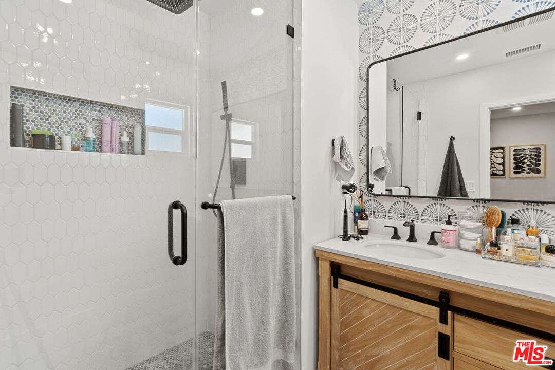 11038 Blix Street North Hollywood, CA 91602 - Photo 14 of 35