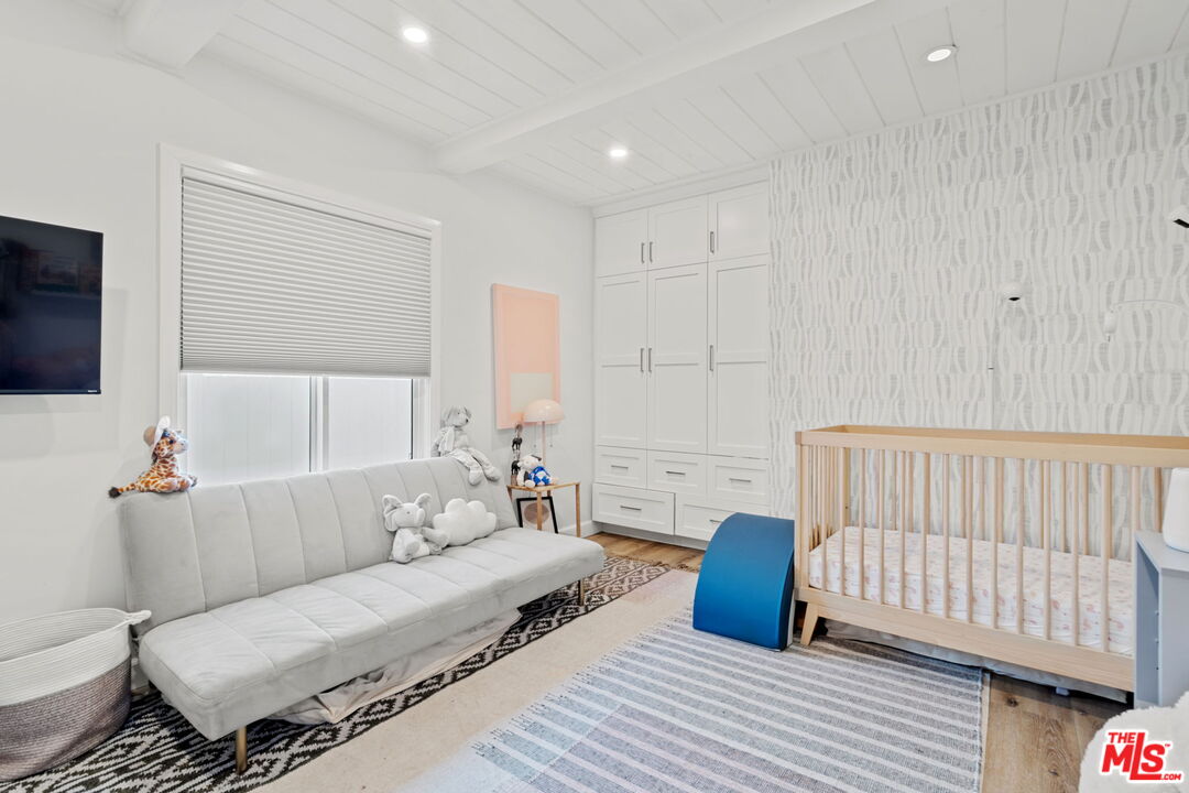 11038 Blix Street North Hollywood, CA 91602 - Photo 15 of 35