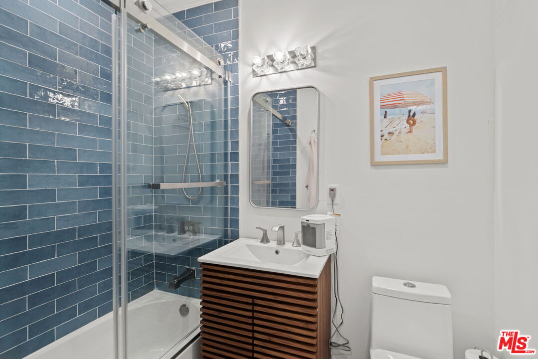 11038 Blix Street North Hollywood, CA 91602 - Photo 17 of 35