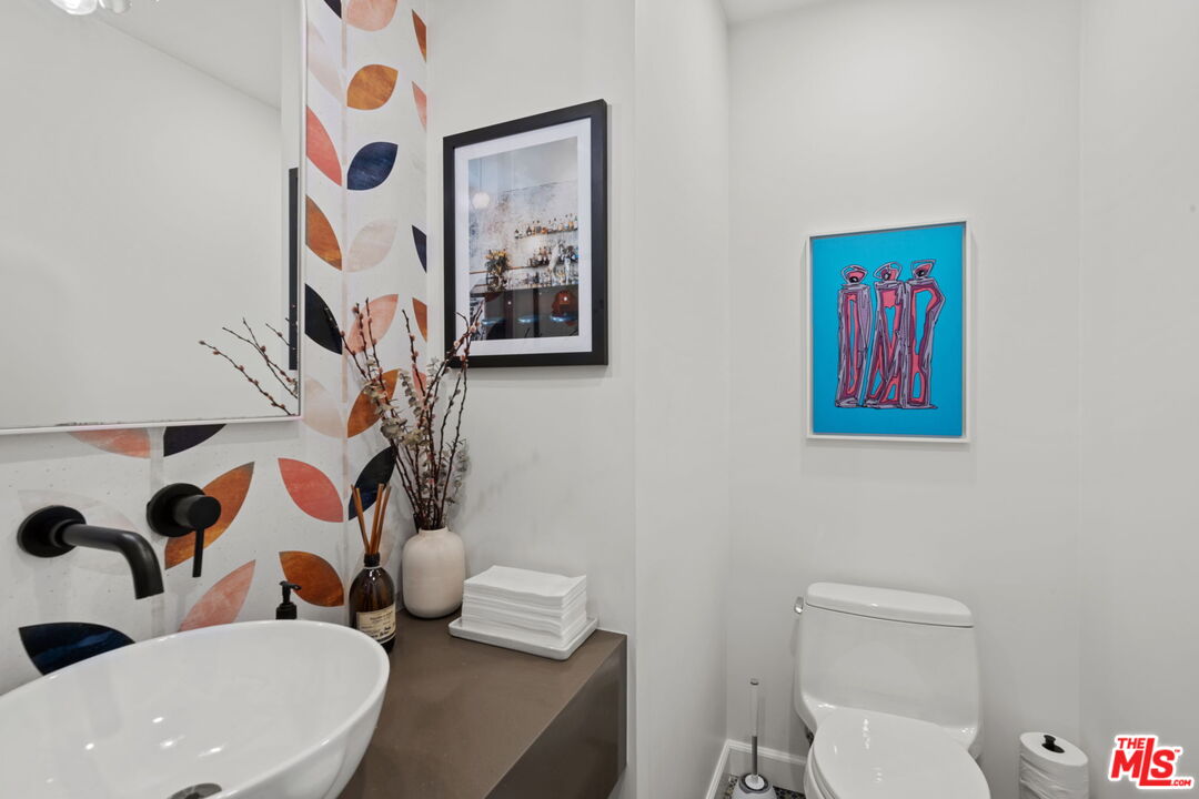 11038 Blix Street North Hollywood, CA 91602 - Photo 18 of 35