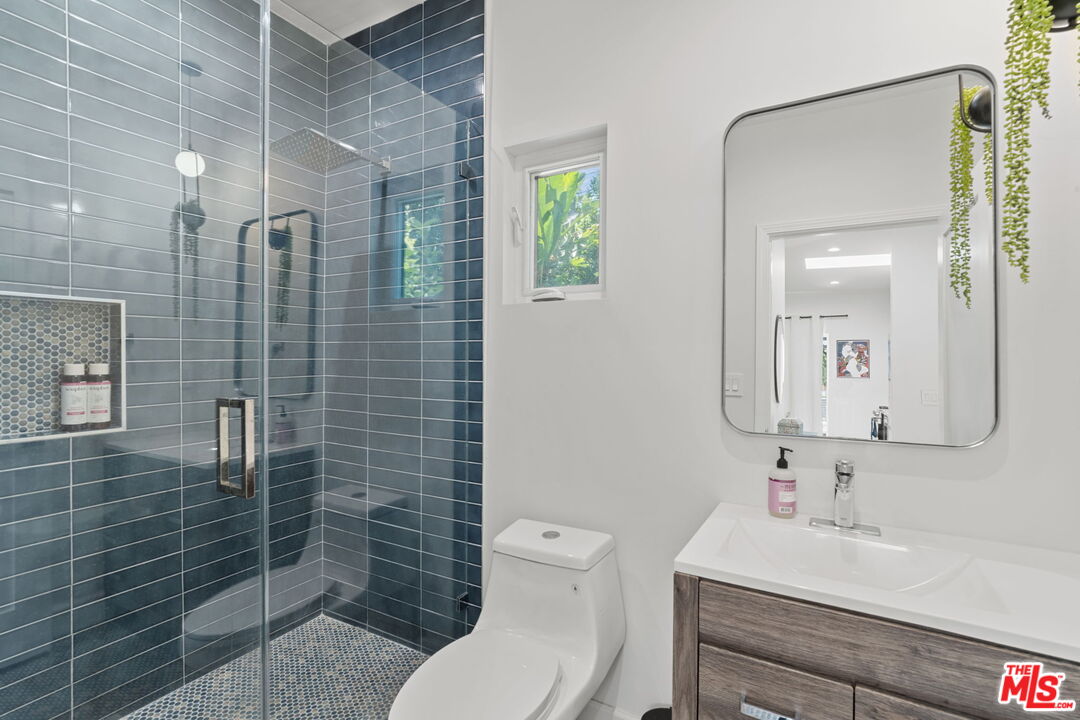 11038 Blix Street North Hollywood, CA 91602 - Photo 19 of 35