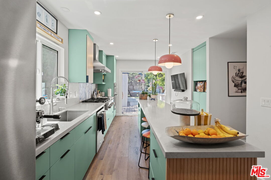 11038 Blix Street North Hollywood, CA 91602 - Photo 2 of 35