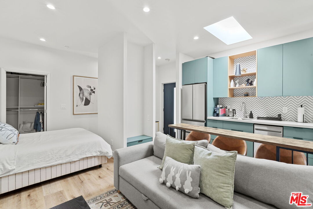 11038 Blix Street North Hollywood, CA 91602 - Photo 22 of 35