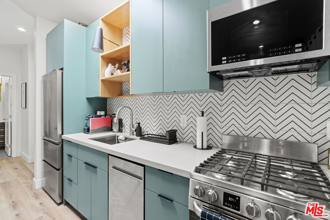 11038 Blix Street North Hollywood, CA 91602 - Photo 23 of 35