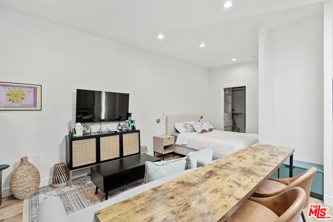 11038 Blix Street North Hollywood, CA 91602 - Photo 24 of 35