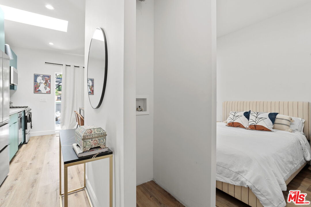 11038 Blix Street North Hollywood, CA 91602 - Photo 25 of 35