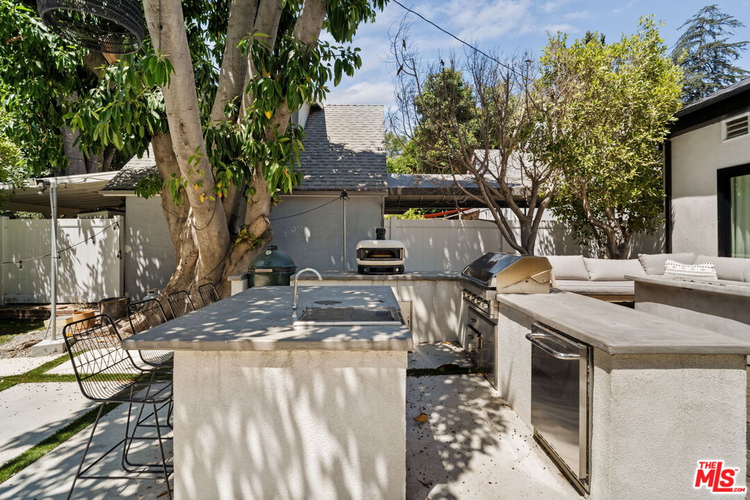 11038 Blix Street North Hollywood, CA 91602 - Photo 29 of 35