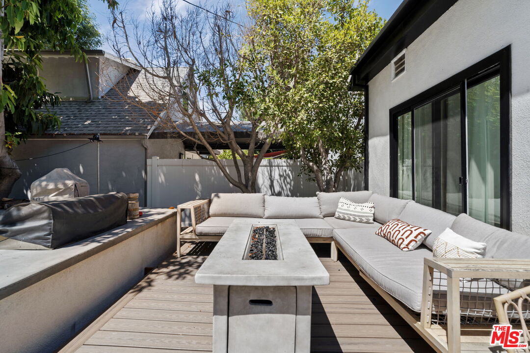 11038 Blix Street North Hollywood, CA 91602 - Photo 31 of 35