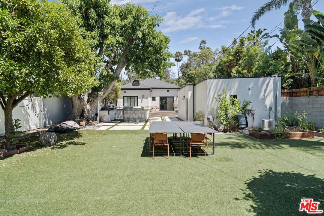 11038 Blix Street North Hollywood, CA 91602 - Photo 32 of 35