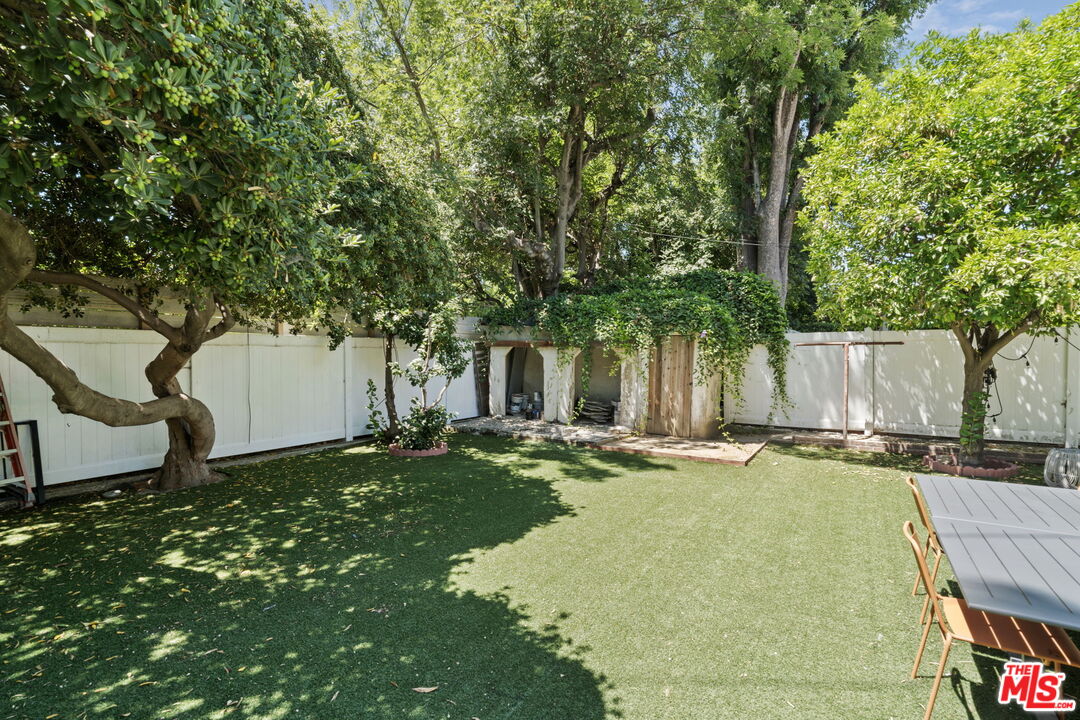 11038 Blix Street North Hollywood, CA 91602 - Photo 33 of 35