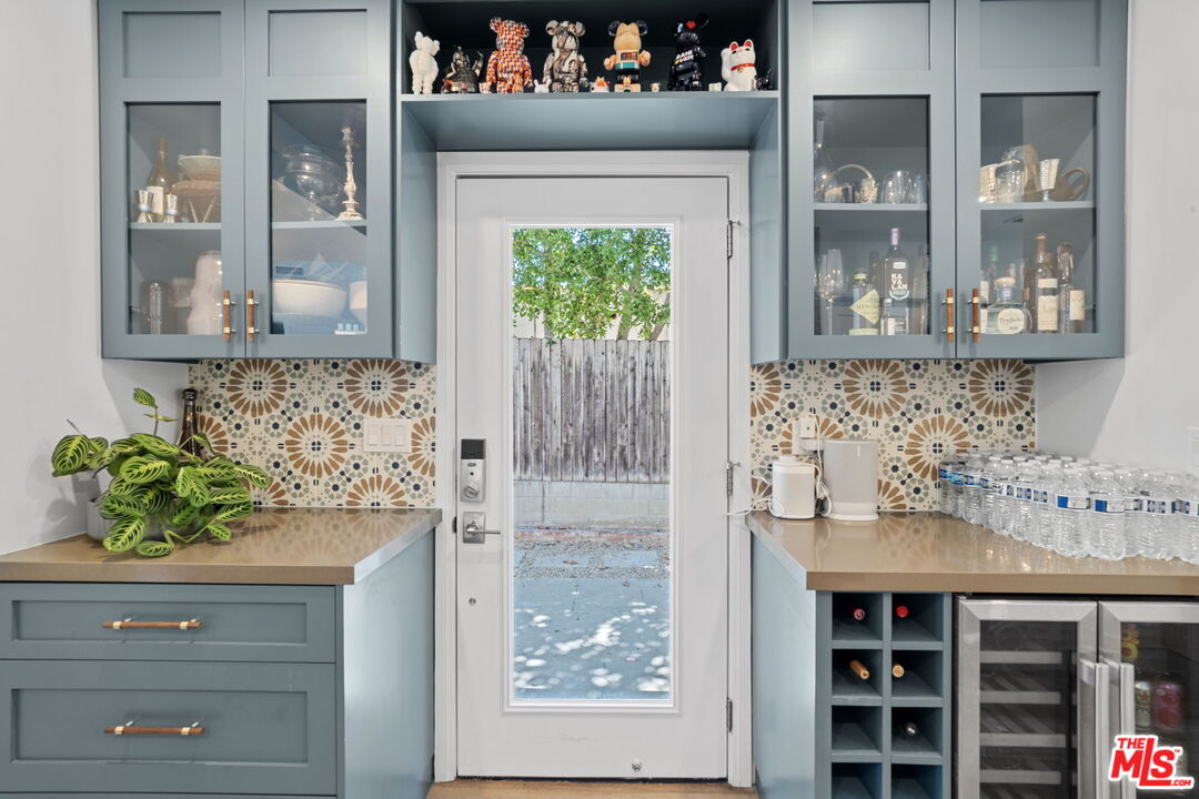 11038 Blix Street North Hollywood, CA 91602 - Photo 5 of 35