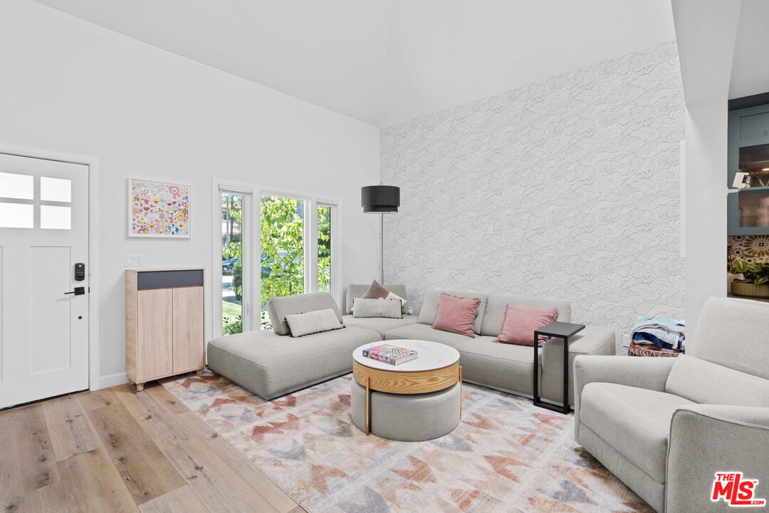 11038 Blix Street North Hollywood, CA 91602 - Photo 8 of 35