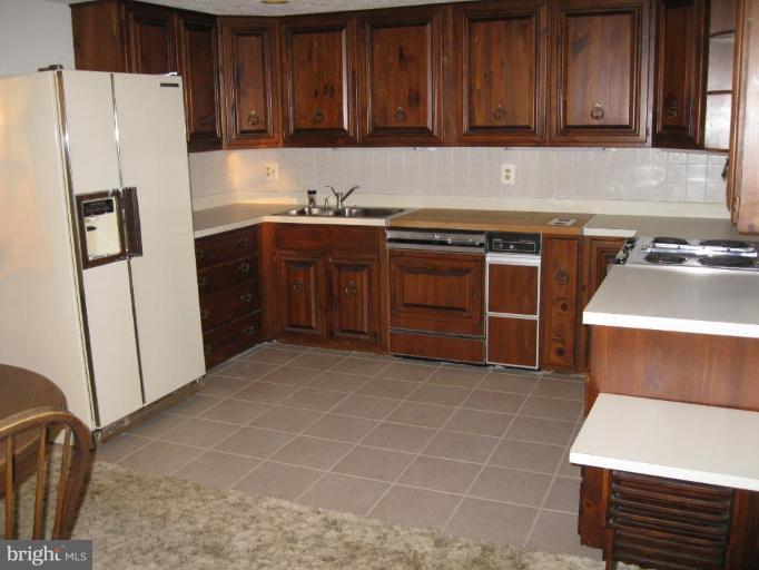 7348 Baldwin Ridge Road Warrenton, VA 20187 - Photo 11 of 18 Lower level kitchen in apartment