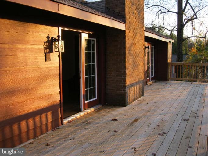 7348 Baldwin Ridge Road Warrenton, VA 20187 - Photo 12 of 18 New deck