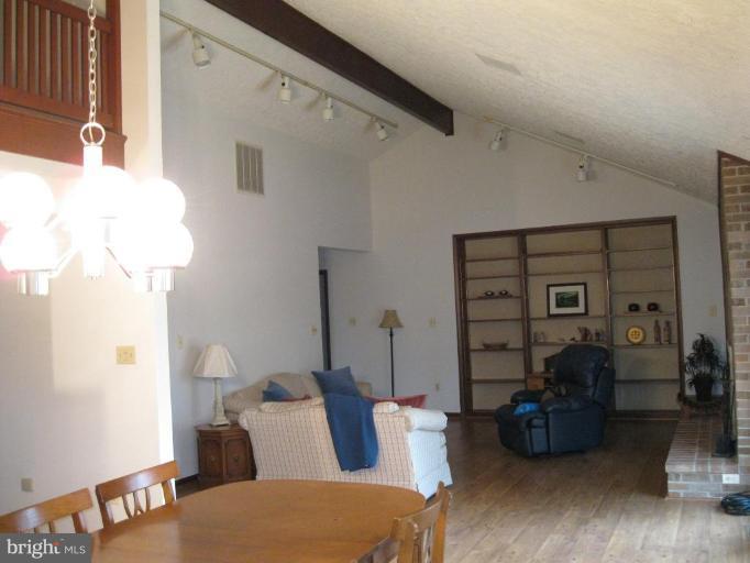 7348 Baldwin Ridge Road Warrenton, VA 20187 - Photo 17 of 18 Living room