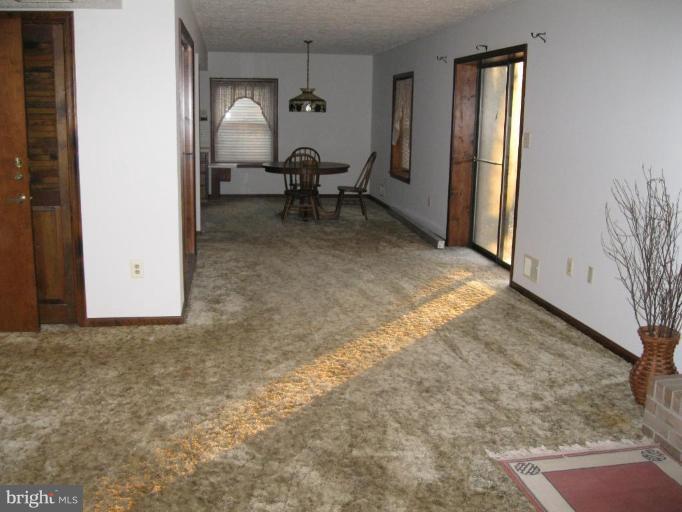 7348 Baldwin Ridge Road Warrenton, VA 20187 - Photo 10 of 18 Apt living room/dining room