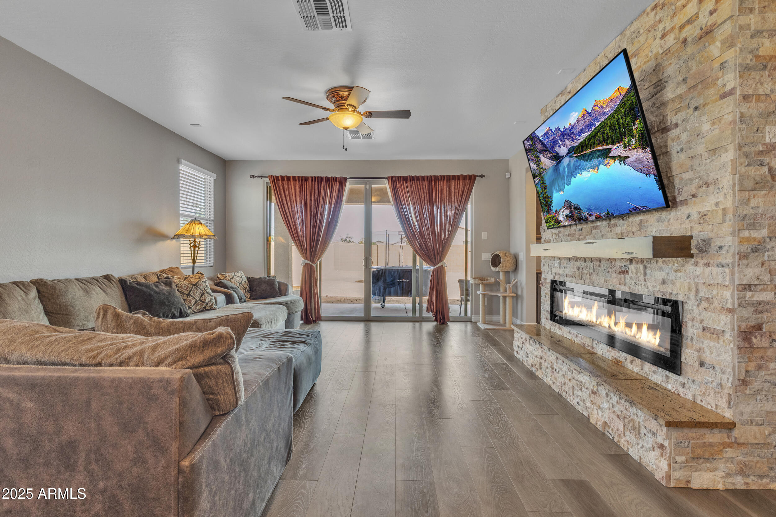 40550 West Agave Road Maricopa, AZ 85138 - Photo 6 of 37 Custom Stone Accent Wall