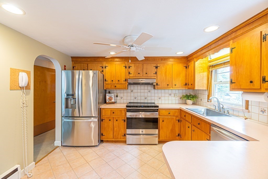 22 Evergreen Road Stoneham, MA 02180 - Photo 8 of 42 Gallery Image 8