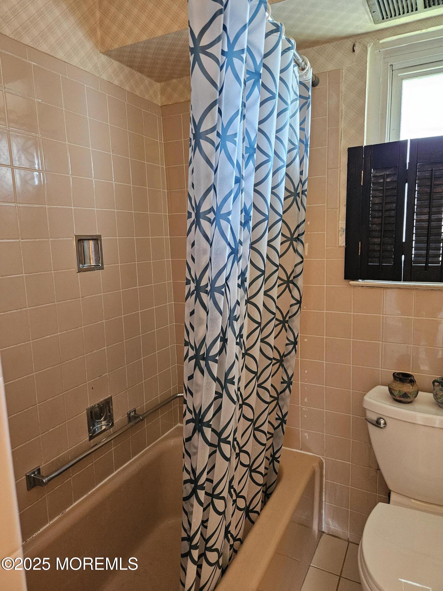 72 Haven Drive, Unit 500 Matawan, NJ 07747 - Photo 5 of 19 a bathroom with a toilet and shower