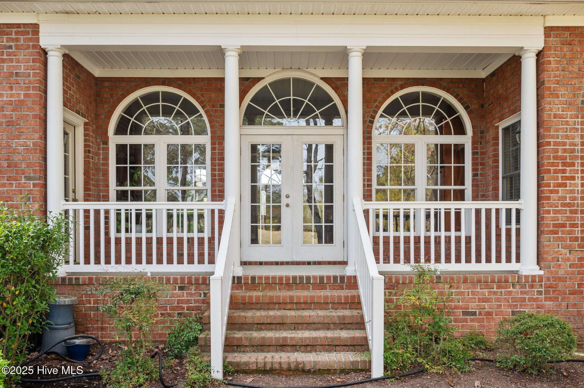 105 Neuse Drive Chocowinity, NC 27817 - Photo 4 of 60 53-web-or-mls-LHV_8747