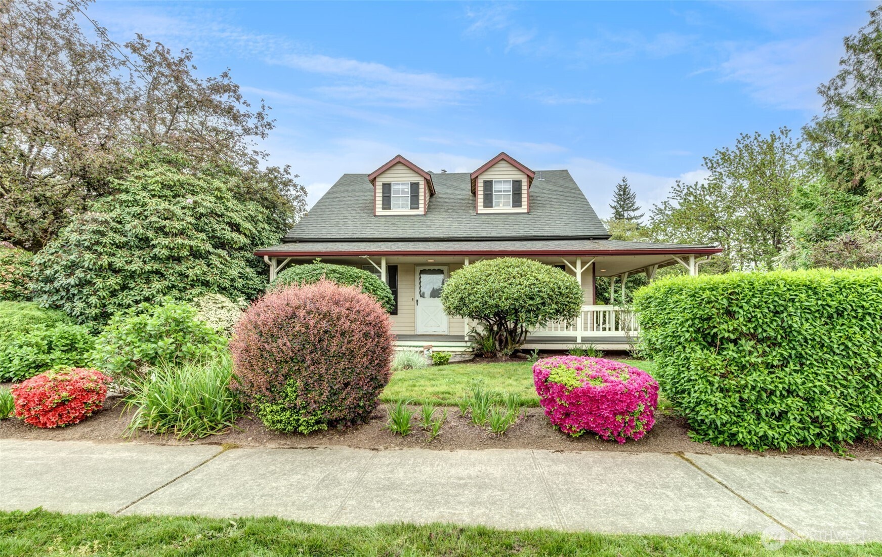 654 West Main Street Monroe, WA 98272 - Photo 2 of 40 a view of a back yard of the house