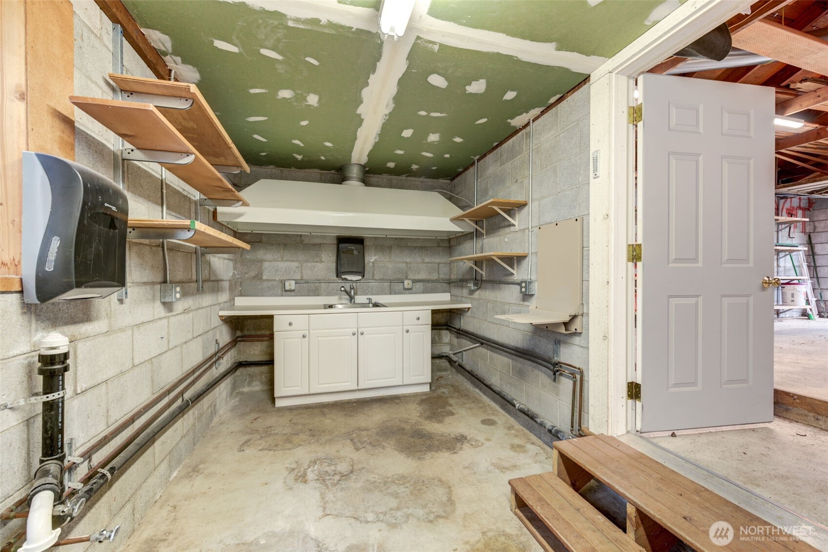 654 West Main Street Monroe, WA 98272 - Photo 36 of 40 a large white kitchen with a large window