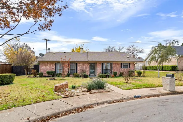$289,000 | 2706 Meadow Bluff Lane, Dallas, TX 75237