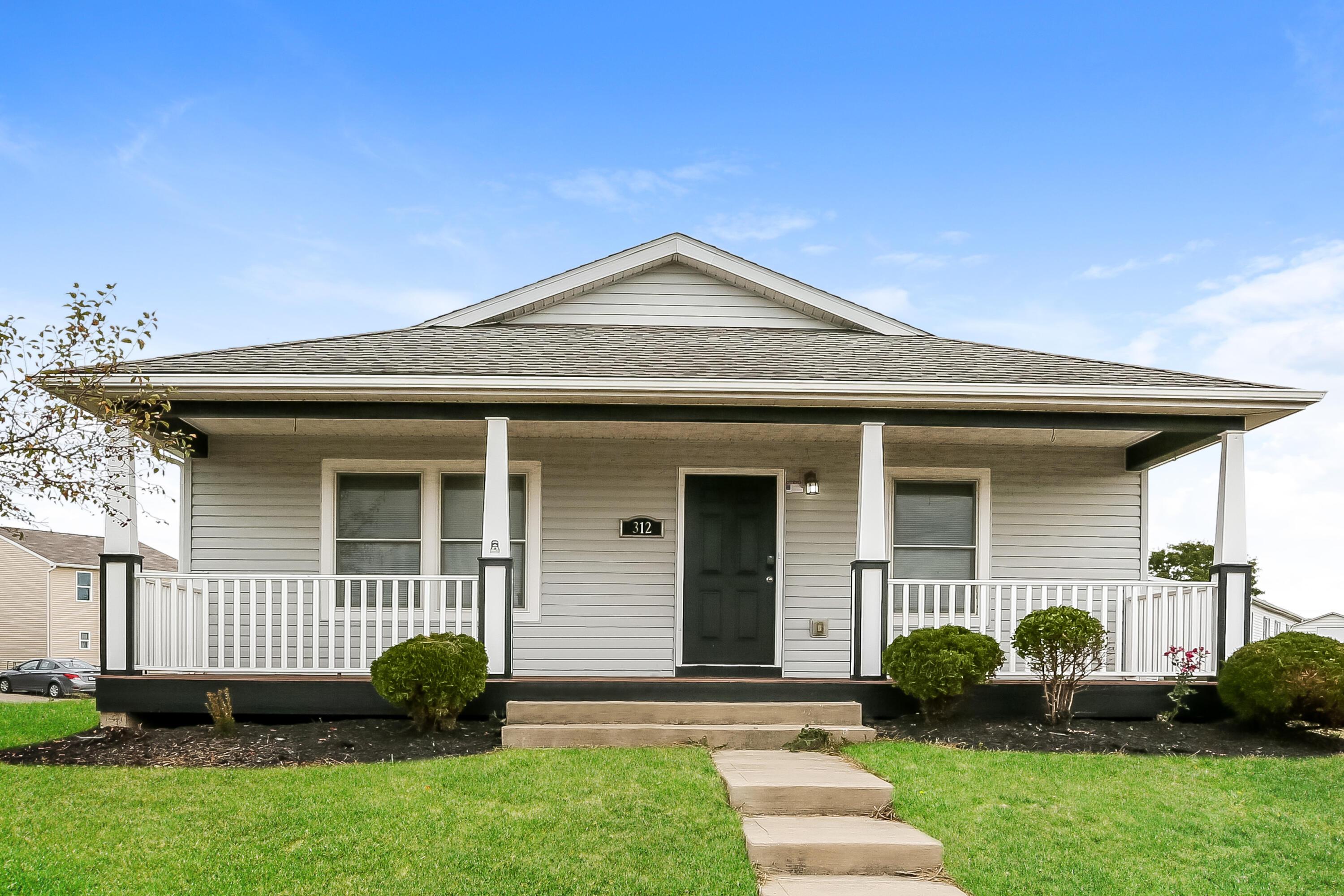 016-photo-front-view-13198897