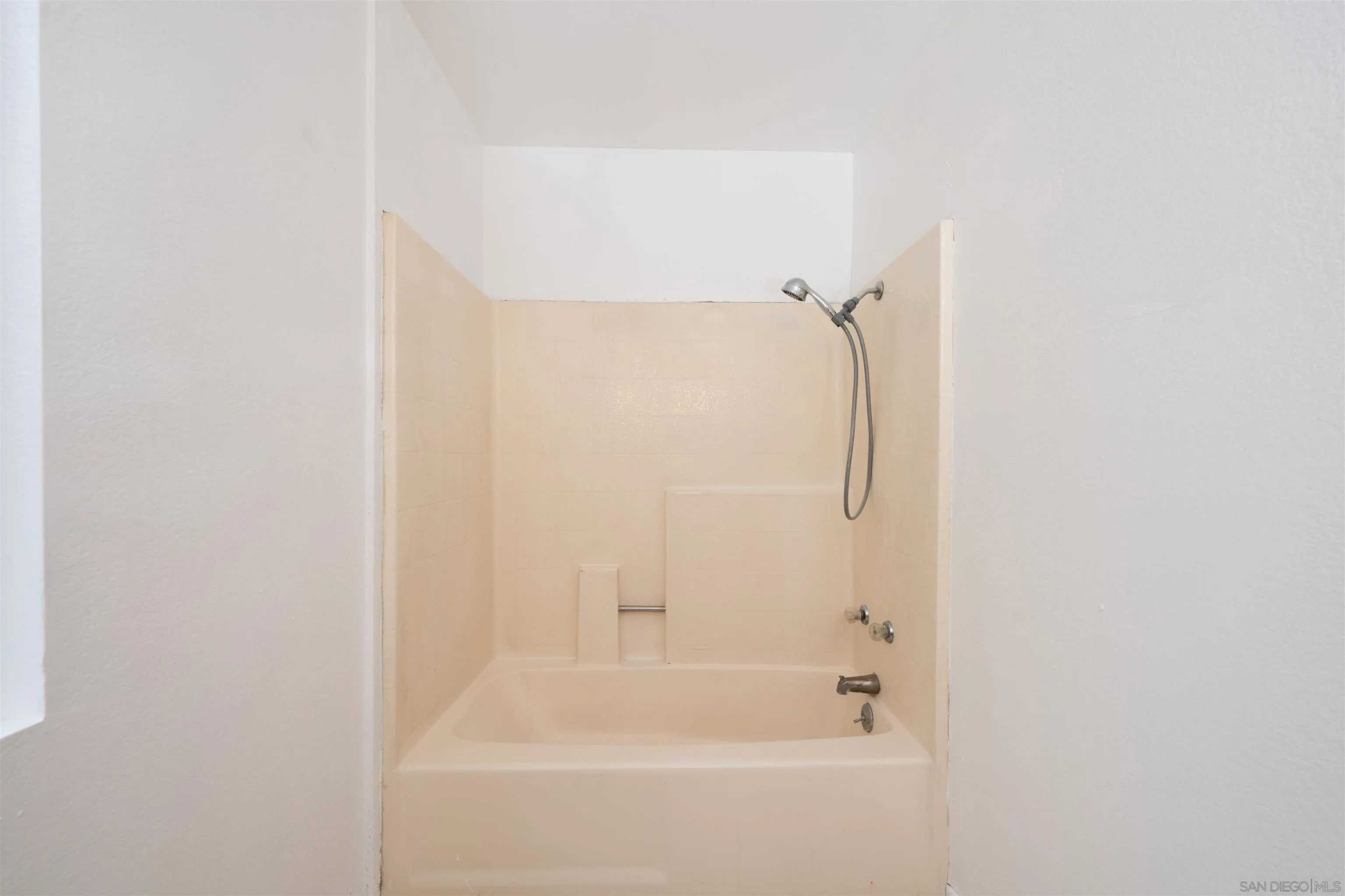 5654 Tumbleweed Way Oceanside, CA 92057 - Photo 19 of 31