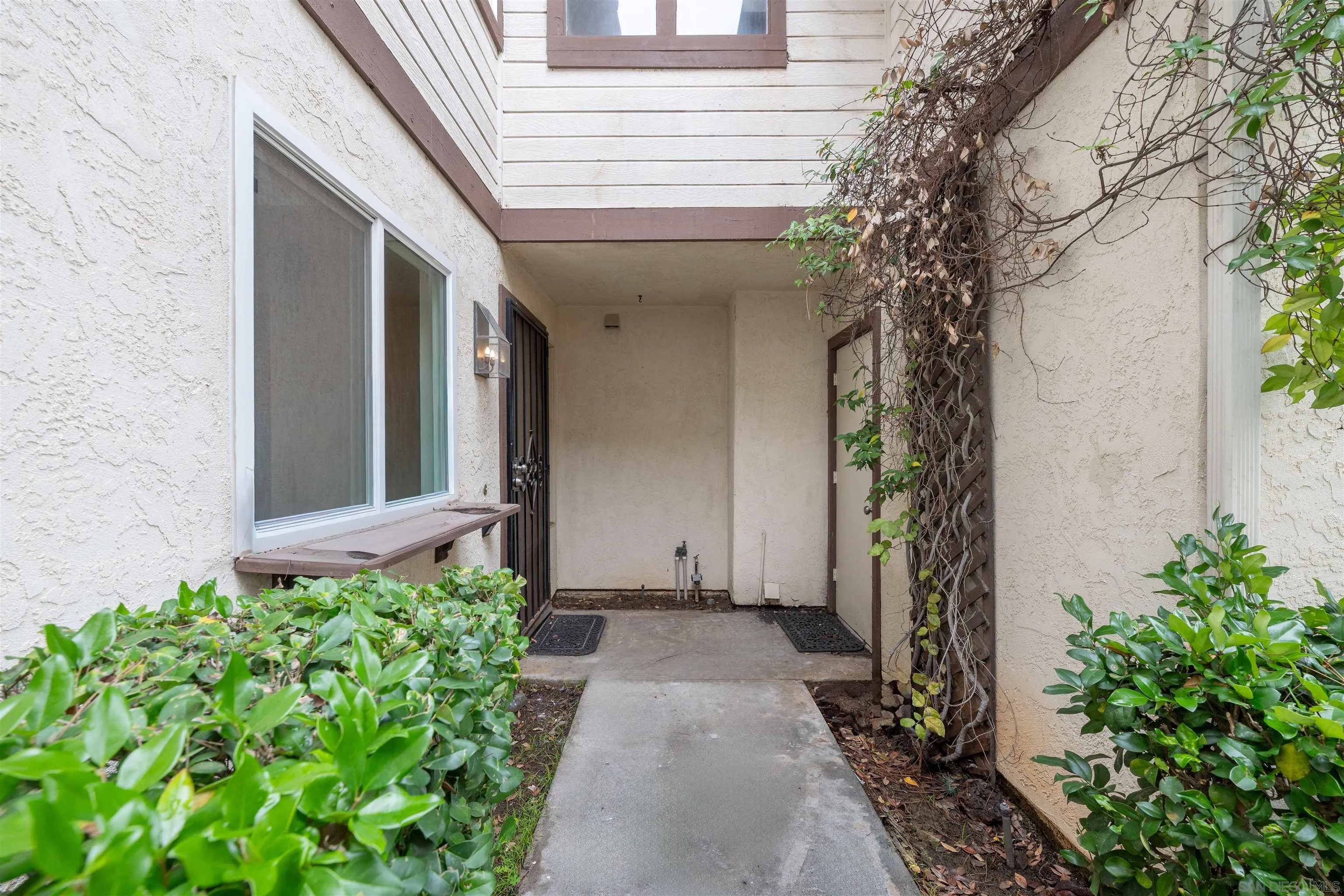 5654 Tumbleweed Way Oceanside, CA 92057 - Photo 3 of 31