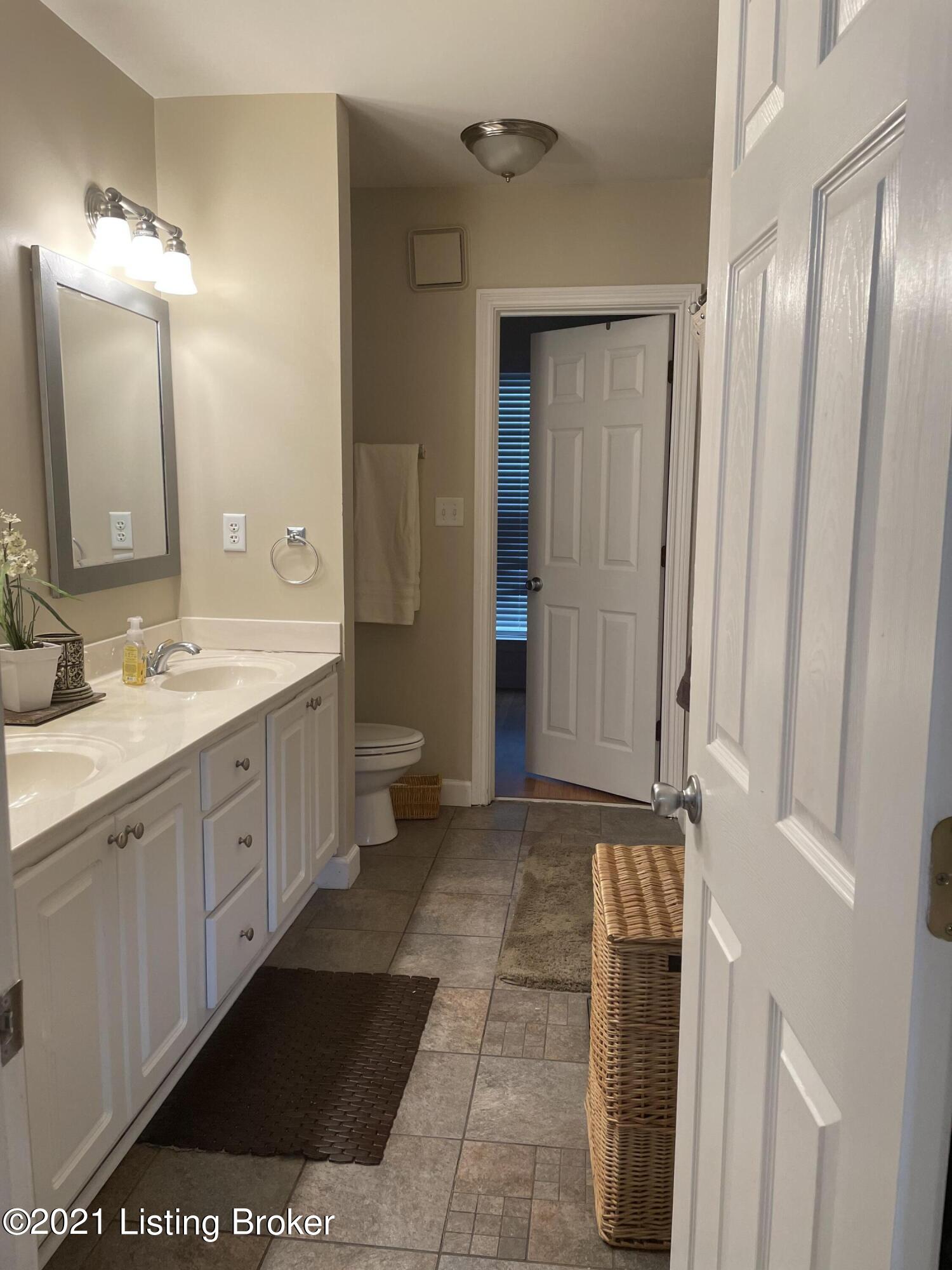 9512 Rustling Tree Way, Unit 101 Louisville, KY 40291 - Photo 13 of 21 Master Bath 3