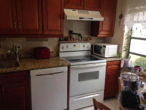 $2,395 | 8425 Casa Del Lago, Unit C, Boca Raton, FL 33433