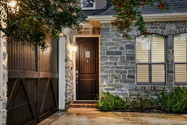 $588,700 | 22 Mill Point Place, The Woodlands, TX 77380